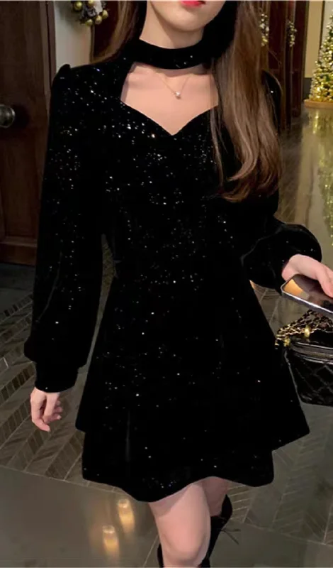 LONG SLEEVE GOLD VELVET MINI DRESS IN BLACK