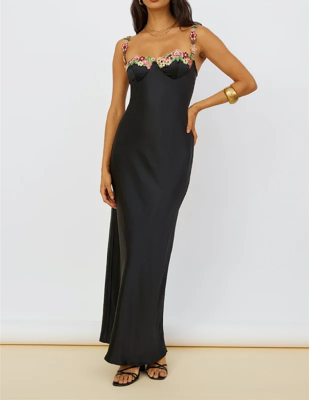 Magnetic Forces Flower Charming Embroidery Maxi Dress Black